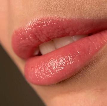 Makijaż permanentny</br><span>ust</span>